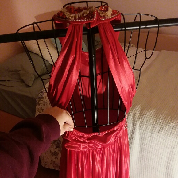 Red Gown - Picture 2 of 3